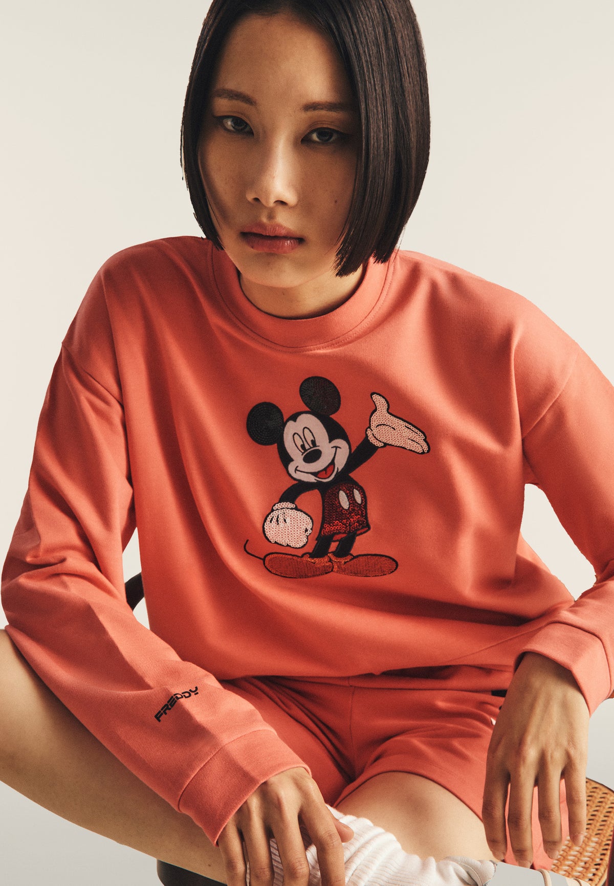 Comfort fit cropped sweatshirt with Mickey Mouse embroidery - Coral