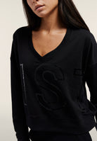 Cropped V-neck sweatshirt with maxi print - Black